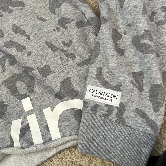 Calvin Klein cropped hoodie - Picture 2 of 3